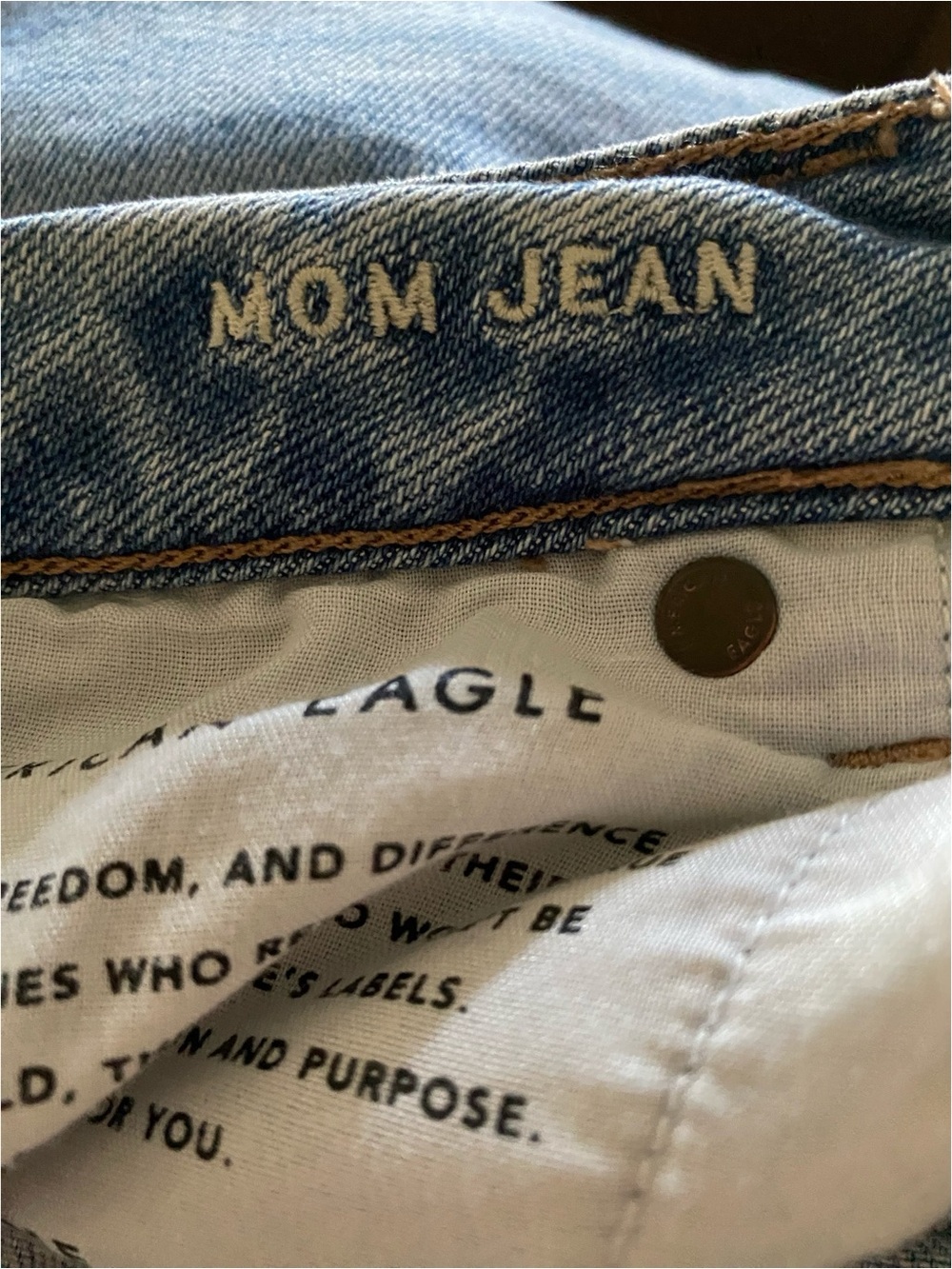 AMERICAN EAGLE Ripped Mom Jeans - Picture 5 of 6